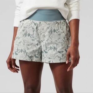 NWT Athleta Trekkie North short